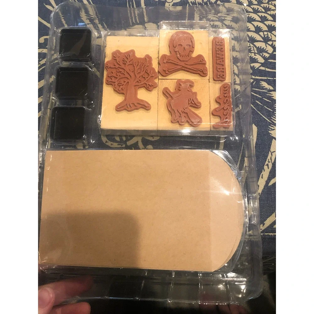 NWT Halloween Stamp set with Labels and Treat Bags DIY Spooky Trick or‎ Treat